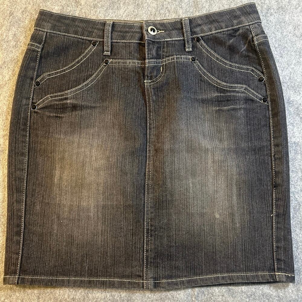 Cache denim skirt features a black and gray wash with stud details. Size 4